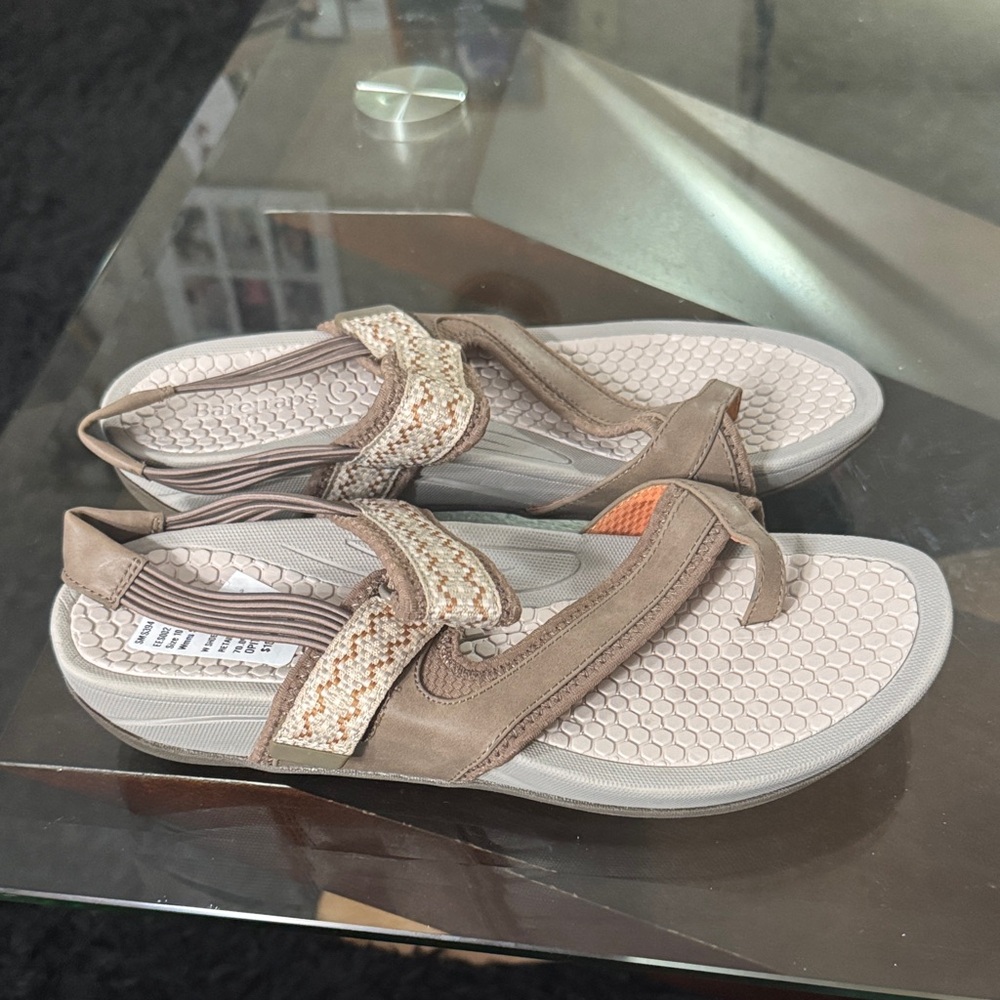 BareTraps Tan Sandals - Picture 7 of 10